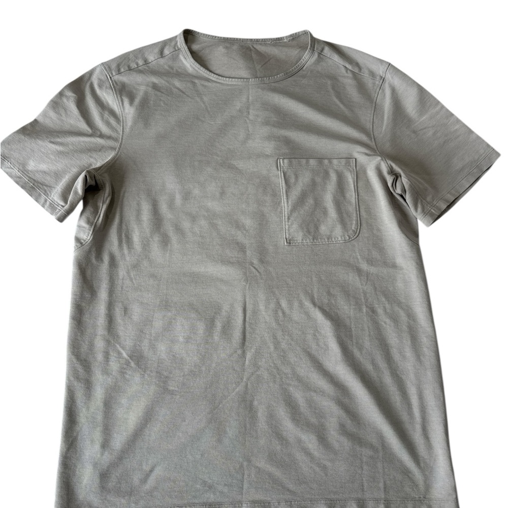 lululemon athletica Men's Light Gray Short-Sleeve Pocket Tee